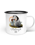 Emaille-Tasse "It Must(ang) be love"
