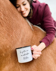 Emaille-Tasse "Im guten wie im schlechten Reiten"